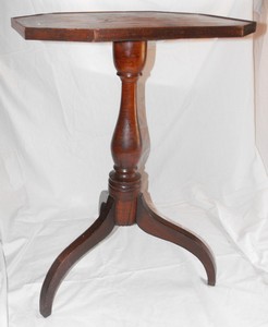 Hepplewhite Candlestand